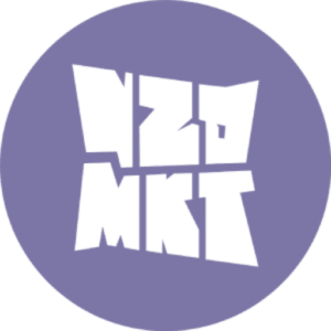 Das Bild zeigt ein Logo mit der Aufschrift "420 MKT" in blockartig verzerrten Buchstaben. Der Hintergrund ist ein helles Lila. Dieses Logo könnte im Kontext von Cannabis SEO und Cannabis Marketing verwendet werden.
